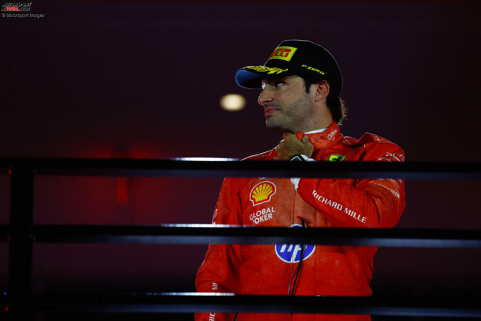 Carlos Sainz (Redaktion: 2) - Das Qualifying war stark, doch im Rennen hatte er die gleichen Probleme wie Leclerc. Forderte sein Team mehrfach auf, ihn an die Box zu holen, und zeigte sich etwas unglücklich bei den Teamanweisungen und der Zusammenarbeit mit seinem Teamkollegen, deswegen geben wir keine Bestnote.