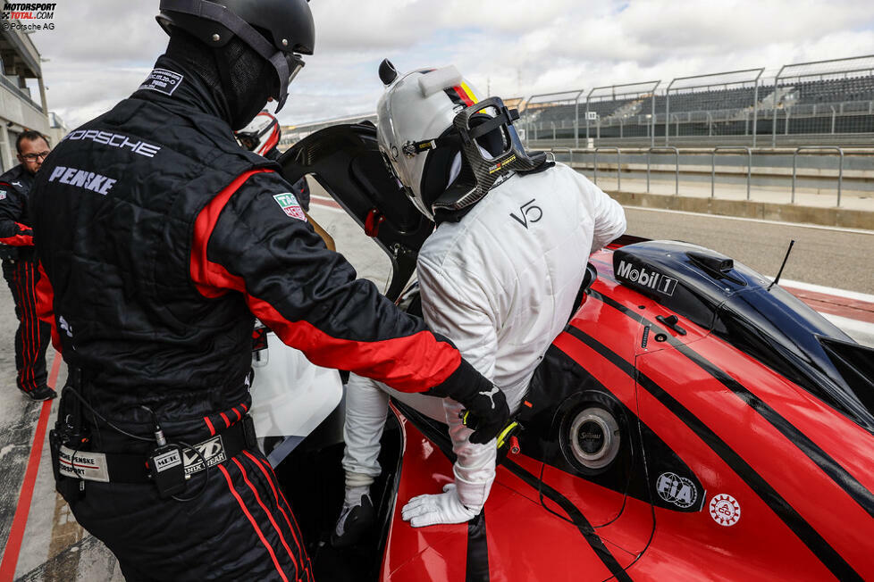 Sebastian Vettel steigt aus dem Porsche 963