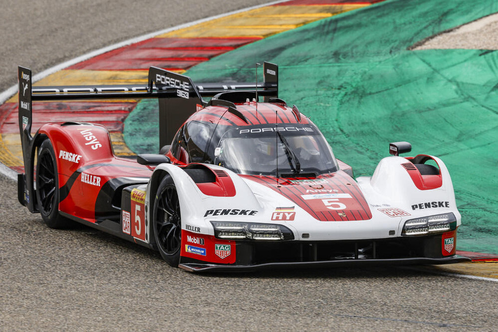 Der viermalige Formel-1-Weltmeister Sebastian Vettel bei Testfahrten im MotorLand Aragon im Porsche 963 aus der Langstrecken-Weltmeisterschaft (WEC) 2024