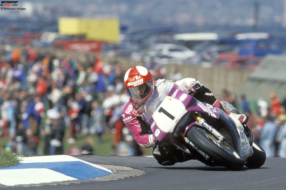 Fred Merkel geht als erster Weltmeister in die Geschichte der Superbike-WM ein. Der US-Amerikaner setzt sich sowohl in der Debütsaison 1988 als auch im Folgejahr auf seiner Honda RC30 durch.