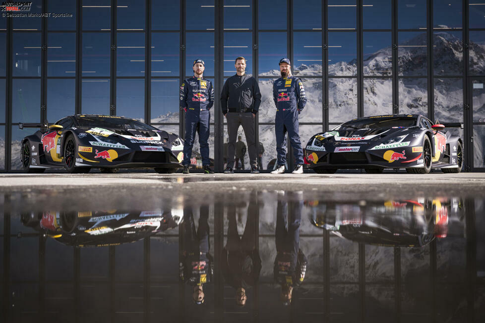 Auch Sportdirektor Martin Tomczyk ist auf über 2.000 Metern Höhe vor Ort. Wen all das an James Bond erinnert, der liegt nicht falsch: Denn vom Heliport sind sogar die Original-Drehorte aus dem 007-Hit 
