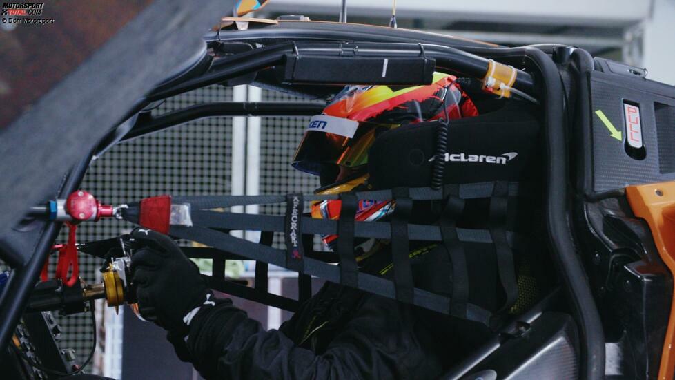 Sitzprobe im McLaren 720S GT3 Evo:  Das Auto bedeutet für Glock komplettes Neuland, doch der 42-Jährige hat zuletzt unterschiedlichste Boliden gesteuert.