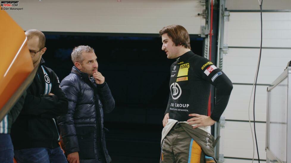 Am 27. November 2024 hat das Dörr-Team einen geheimen Test in Hockenheim fixiert: Timo Glock, der erstmals im McLaren 720S GT3 Evo Platz nehmen soll, unterhält sich mit Stammpilot Ben Dörr.