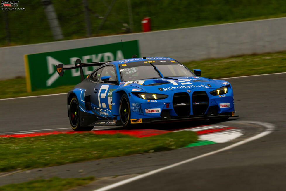 Auf der Strecke gibt Rene Rast mit seinem neuen BMW M4 GT3 Evo bereits am Freitag in Oschersleben Gas, die Namensgebung findet allerdings erst direkt vor dem Qualifying am Samstagmorgen in der Schubert-Box statt.