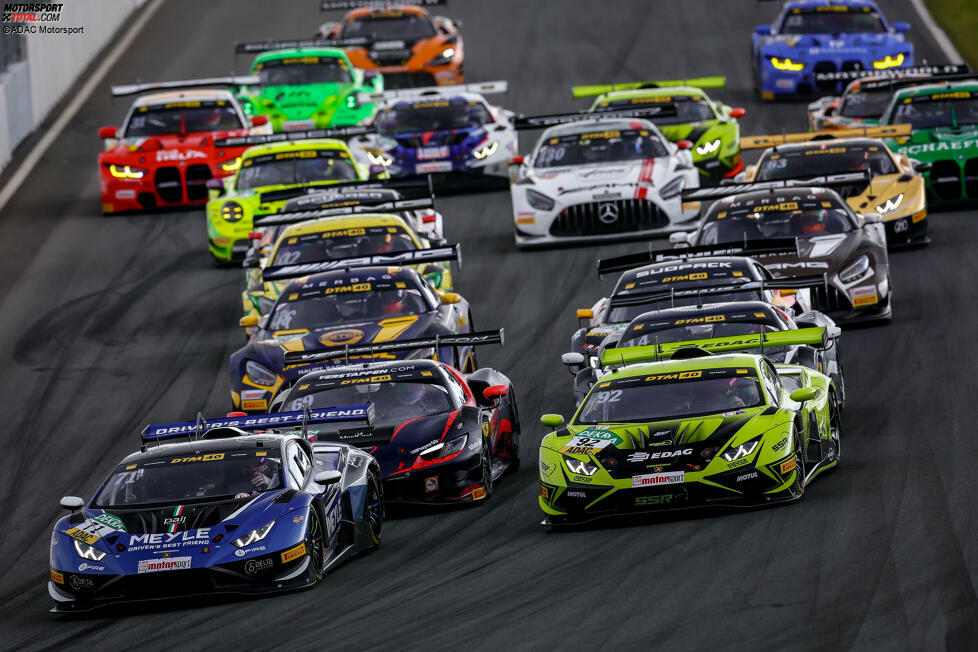 In der DTM-Saison 2024 fehlte der pinke Farbtupfer im Starterfeld - doch in diesem Jahr feiert er sein Comeback!