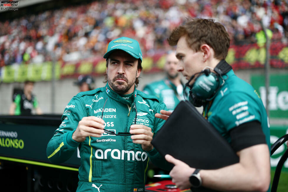 Fernando Alonso (Redaktion: 4) - Zustimmung auch hier. Im Sprint überraschend weit hinter Stroll, das Rennen war nach dem frühen Aus dann quasi nicht zu bewerten. So hatte er auch keine Chance mehr, sich für eine bessere Note zu empfehlen.