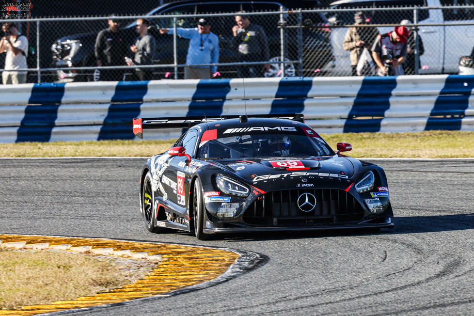 Auch Fabian Schiller gehört zu den deutschen Mercedes-Piloten, die das stressige Doppel wagen. In Daytona noch in Diensten von GetSpeed unterwegs, greift Schiller am Mount Panorama gemeinsam mit Brenton Grove und Stephen Grove nach dem Sieg in der Bronze-Klasse.