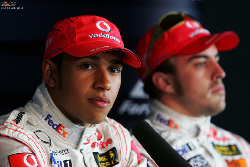 Alonso war auch der erste Teamkollege von Lewis Hamilton. Die zweite Geige spielen wollte der Rookie neben dem zweimaligen Weltmeister nicht, sodass bei McLaren 2007 der 