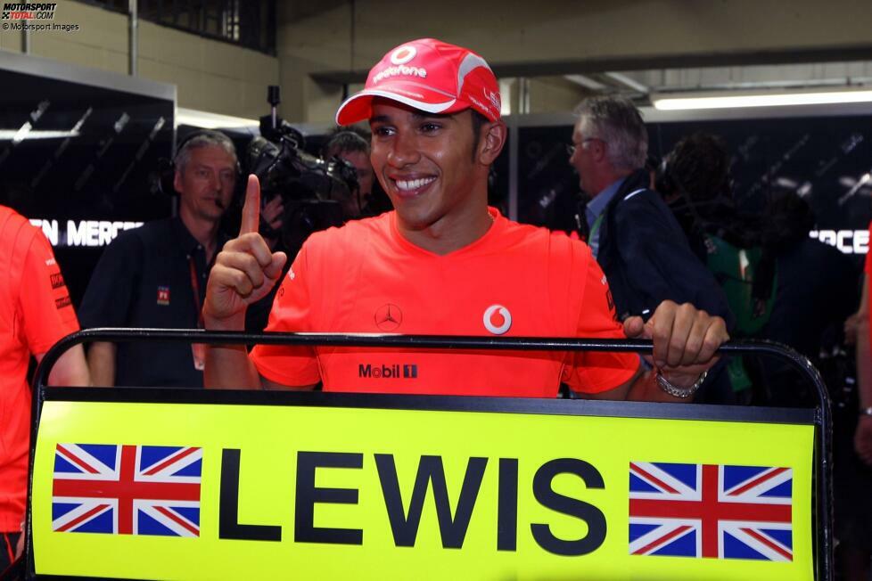 Hamilton gewinnt fast im Premierenjahr den WM-Titel in der Formel 1, aber 2008 - in seiner zweiten Saison - klappt es wirklich: Er wird Weltmeister für McLaren. Ende 2012 aber verlässt er das Team und wechselt zu Mercedes.