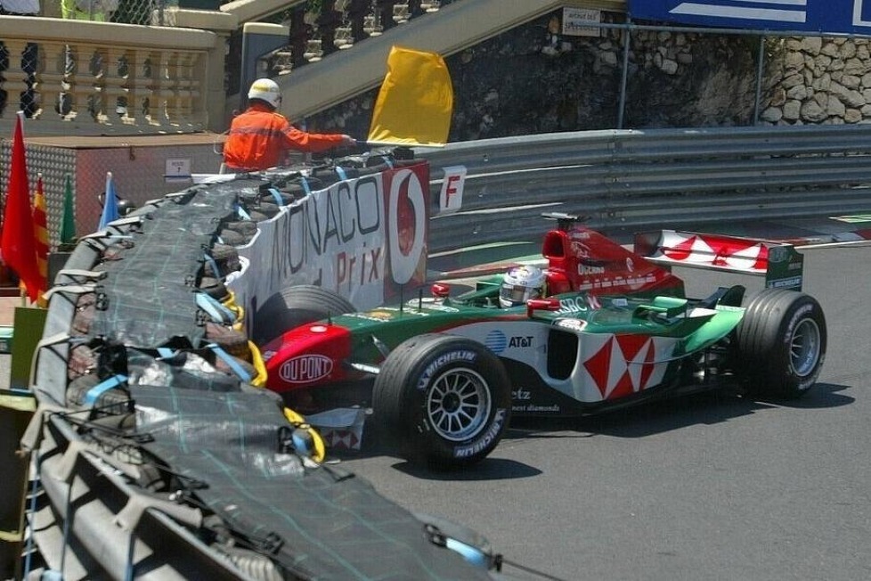 2004 warb Jaguar in Monaco mit Diamanten für einen Kinofilm, aber nach einem Unfall von Christian Klien fehlte plötzlich einer der Diamanten!