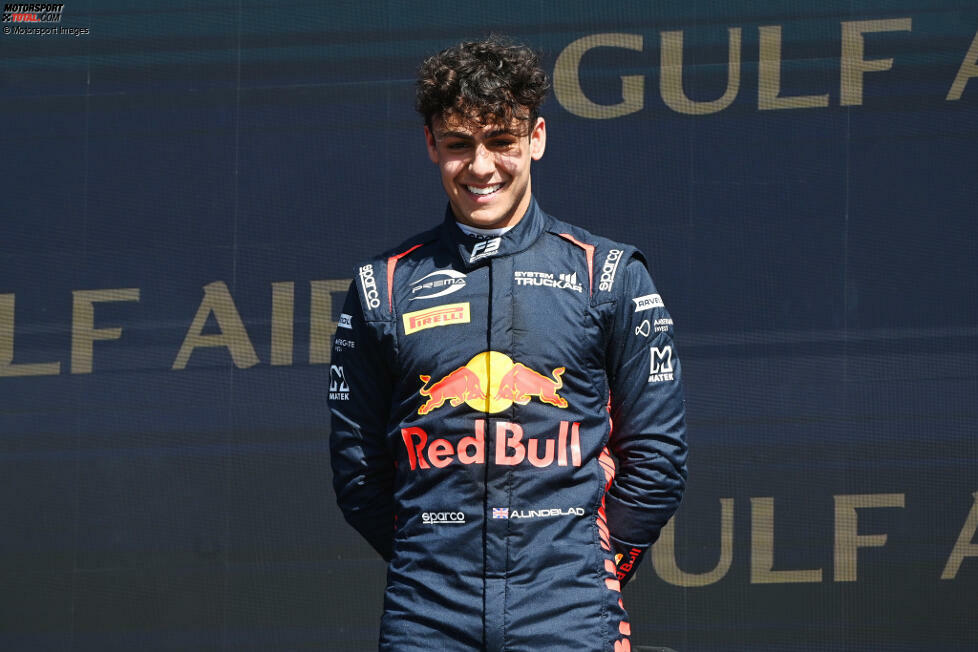 Vor allem Arvid Lindblad genießt intern ein hohes Standing. Der Brite gewann im Vorjahr vier Rennen in der Formel 3 und war Titelkandidat, doch weil er in den letzten sechs Rennen keine Punkte holte, rutschte er auf Rang vier ab. 2025 nimmt er den Platz von Isack Hadjar im Formel-2-Team von Campos ein.