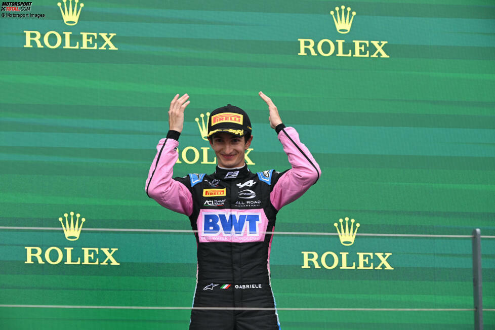 Alpine kann aus dem Vollen schöpfen: Formel-3-Vizemeister Gabriele Mini kam gleich in seinem ersten Formel-2-Rennen auf das Podium und tritt dort 2025 mit Prema für ein vermeintlich starkes Team an. Der Inder Kush Maini fährt ebenfalls in der Serie und geht mit DAMS in sein drittes Formel-2-Jahr - einen Sieg hat er bislang geholt.