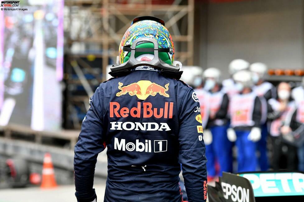 Sao Paulo 2021: Max Verstappen berührt im Parc ferme den Heckflügel am Mercedes von Lewis Hamilton. Die Sportkommissare ahnden diesen Regelverstoß mit einer Geldstrafe in Höhe von 50.000 Euro. Am gleichen Wochenende ...