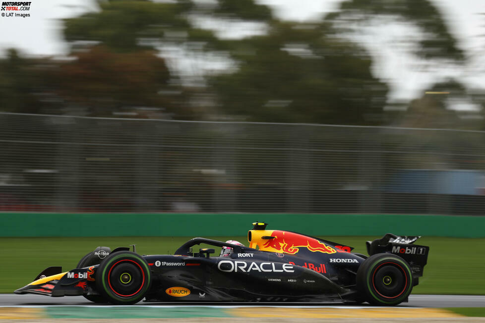 Im verregneten Rennen riskiert Red Bull den Einsatz von Slicks - mit Folgen: Lawson dreht sich und scheidet zehn Runden vor Schluss aus. 