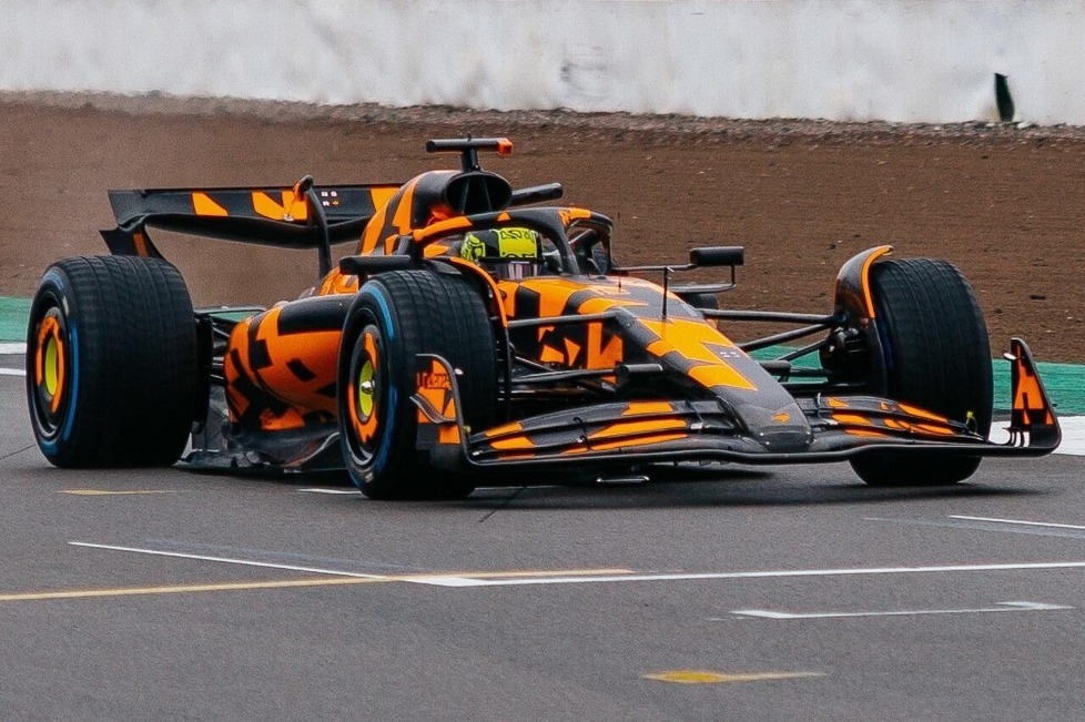 Die ersten Bilder und Informationen zum neuen McLaren-Mercedes MCL39, wie ihn Lando Norris und Oscar Piastri in der Formel-1-Saison 2025 fahren werden!