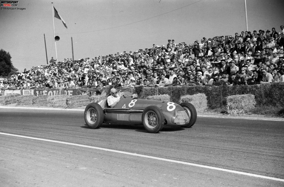 Wenn wir gesagt haben, dass Clark als einziger sein letztes Rennen gewonnen hat, war das falsch: Auch Luigi Fagioli siegt 1951 in Reims, allerdings muss er zuvor sein Auto an Juan Manuel Fangio abgeben, der ins Ziel fährt und sich den Sieg teilt. Fagioli ist sauer und beendet seine F1-Karriere. Ein Jahr später stirbt er in Monaco.