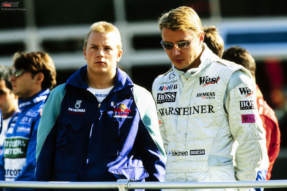Kimi Räikkönen: Der Sauber-Fahrer (links im Bild) ist die Entdeckung der Saison 2001, also empfiehlt ihn sein finnischer Landsmann Mika Häkkinen (rechts im Bild) als seinen Nachfolger bei McLaren. Teamchef Ron Dennis nimmt den Rat an und eist Räikkönen von Sauber los für 2002.