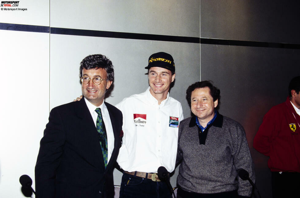 Eddie Irvine: Bei Jordan hat er 1995 gerade einen neuen Zweijahresvertrag unterschrieben, da winkt ein Ferrari-Cockpit. Teamchef Jean Todt (rechts im Bild) löst Irvine bei Eddie Jordan (links im Bild) ab und holt Irvine für 1996 als Teamkollege von Michael Schumacher zu Ferrari.