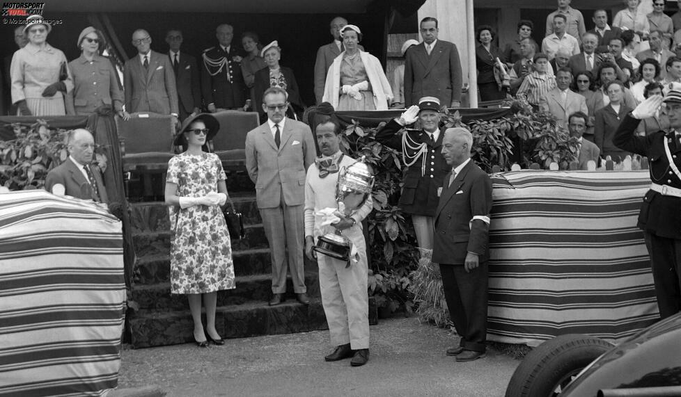 Drei Jahre später wechselt er von Ferrari zum privaten Walker-Team und holt dort gleich im ersten Rennen in Monaco Platz eins. In Abwesenheit von Dauer-Weltmeister Fangio siegt er mit seinem Cooper nach einer erneuten Ausfallorgie an der Spitze.