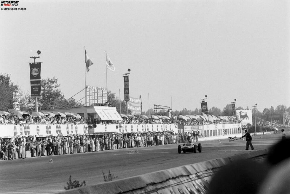 Das Rennen 1961 wird dann zur Tragödie: Beim letzten Rennen auf dem Monza-Oval verunglückt der WM-Führende Wolfgang von Trips tödlich und reißt 15 Zuschauer mit in den Tod. Hill gewinnt seinen erst dritten GP, übernimmt die WM-Führung und steht nach dem Unfall von Trips' vorzeitig als Weltmeister fest.