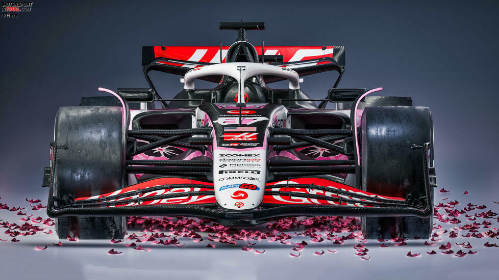 Das auffällige Blütenmuster zieht sich fast komplett über den Haas VF-25 von Oliver Bearman und Esteban Ocon.