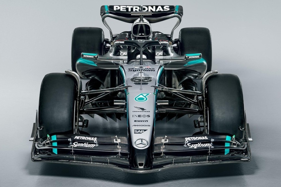 Erste Bilder und Informationen zum neuen Mercedes W16, mit dem Formel-1-Neuling Andrea Kimi Antonelli und George Russell die Saison 2025 bestreiten werden
