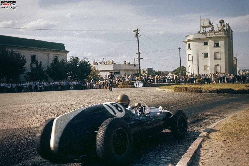 In Zandvoort lässt er dann jedoch den ersten Saisonsieg folgen. Und hier ist die Krux: Eigentlich ist Zandvoort das vierte Saisonrennen nach dem Indy500, bei dem jedoch keiner der Formel-1-Piloten teilnimmt. Würde man es genau nehmen, stünde Brabham nach drei Rennen bei null Punkten und wäre die klare Nummer 1 der Liste.