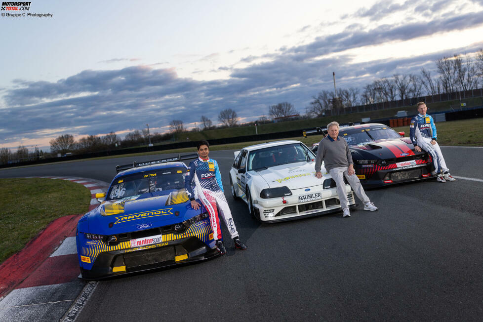 Alles bereit: Arjun Maini und Fabio Scherer, die 2025 in der DTM für das Mustang-Comeback in der DTM sorgen werden, mit ihrem Vorreiter Gerd Ruch.