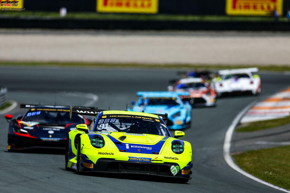 Im Starterfeld gab es in diesem Jahr eine besondere Premiere - erstmals fuhren zwei Zwillings-Duos gegeneinander im ADAC GT Masters. Neben Michael und Johannes Kapfinger aus Passau (Team Joos by Twin Busch) waren auch Juliano und Sandro Holzem (Land-Motorsport) in der traditionsreichen Meisterschaft im Einsatz.
