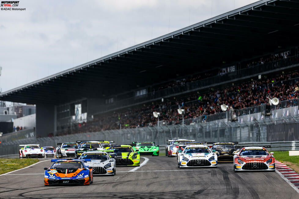 Der dritte Saisonstopp auf dem Nürburgring war aus mehrfacher Hinsicht historisch. Für das ADAC GT Masters war es bereits der 20. Auftritt auf der Strecke in Rheinland-Pfalz, der in diesem Jahr auch für das Debüt des neuen Sprint- und Endurance-Formats verantwortlich war. Zudem kam es im Sonntagslauf zum 250. Rennen.