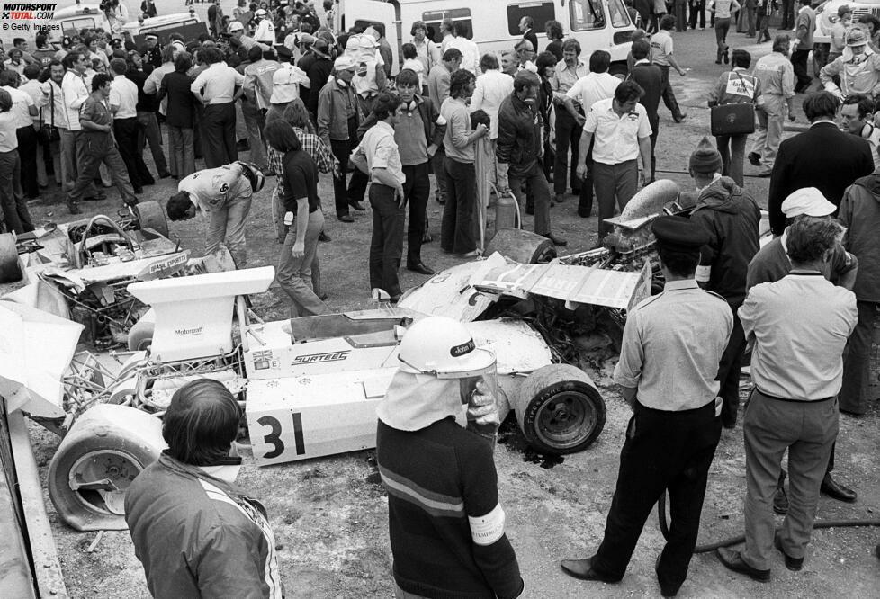 ... eine Zielankunft ist ihm beim Debüt für Surtees in Silverstone 1973 nicht vergönnt: Ein Startcrash nimmt Mass früh aus dem Rennen. Seinen zweiten Grand Prix auf dem Nürburgring aber beendet Mass gleich als Siebter.