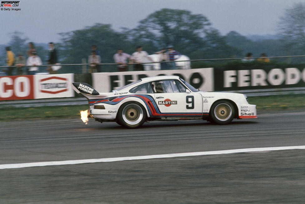 Besser läuft es für Porsche auf der Langstrecke: Gemeinsam mit Teamkollege Ickx siegt Mass bei acht von 14 Läufen zur Sportwagen-WM und wird so zum erfolgreichsten Fahrer des Jahres.