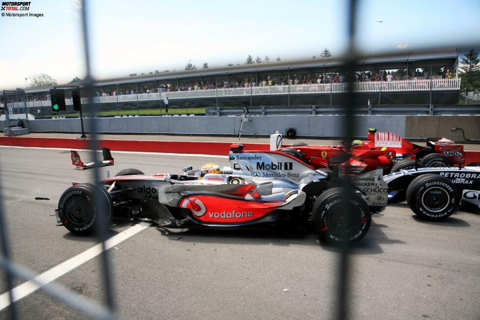 Kanada 2008: Ein Jahr später klappt es zwar mit dem ersten WM-Titel, auf dem Weg dahin unterläuft Hamilton jedoch ein peinlicher Fehler. Er übersieht beim Kanada-GP am Boxenausgang eine rote Ampel und kracht dem Ferrari von Kimi Räikkönen ins Heck. Es ist der einzige Ausfall in seinem ersten Weltmeisterjahr.