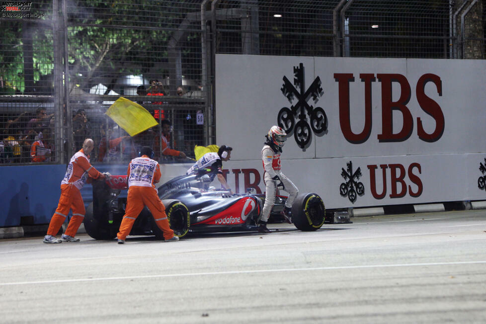 Singapur 2012: Ein weiterer WM-Titel gelingt Hamilton mit McLaren auch in den folgenden Jahren seiner Karriere nicht mehr. Ein einschneidendes Erlebnis ist der Singapur-GP 2012, bei dem Hamilton in Führung liegend mit einem Getriebeschaden ausscheidet. Danach entscheidet er sich, 2013 zu Mercedes zu wechseln.