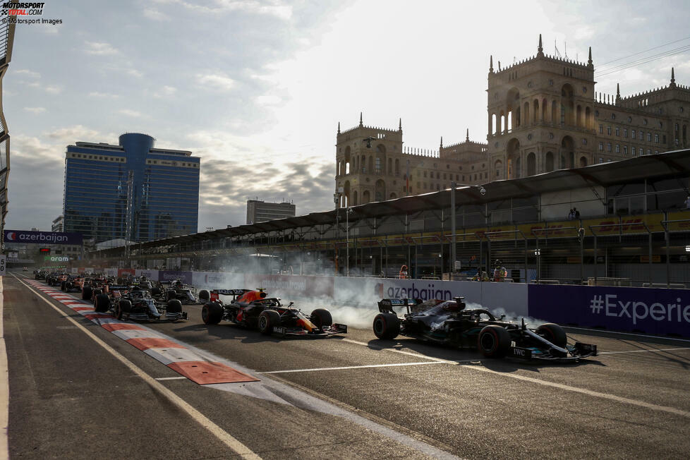 ... wählt für den Start allerdings den falschen Bremsmodus aus und verpasst dadurch die erste Kurve. So bleibt nicht nur Verstappen ohne Punkte, sondern auch er selbst. Unter anderem diese Zähler werden ihm am Ende des Jahres zum achten WM-Titel fehlen.