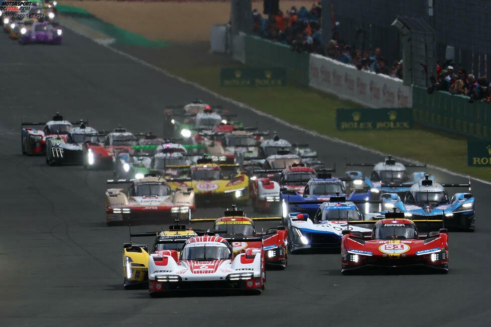 Im Rennen lassen dann die Hypercars die Muskeln spielen: Geradeaus macht ihnen niemand etwas vor. Schauen wir uns die Sieger bei den Hypercars von 2021 bis 2024 und die der LMP2 von 2017 bis 2020 an. Wir vergleichen die 40 Prozent besten Runden, da insbesondere 2024 Regen das Rennen beeinträchtigte.