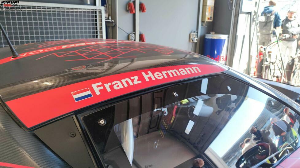 Auf dem Auto stand nicht Verstappens Name, sondern das Pseudonym Franz Hermann.