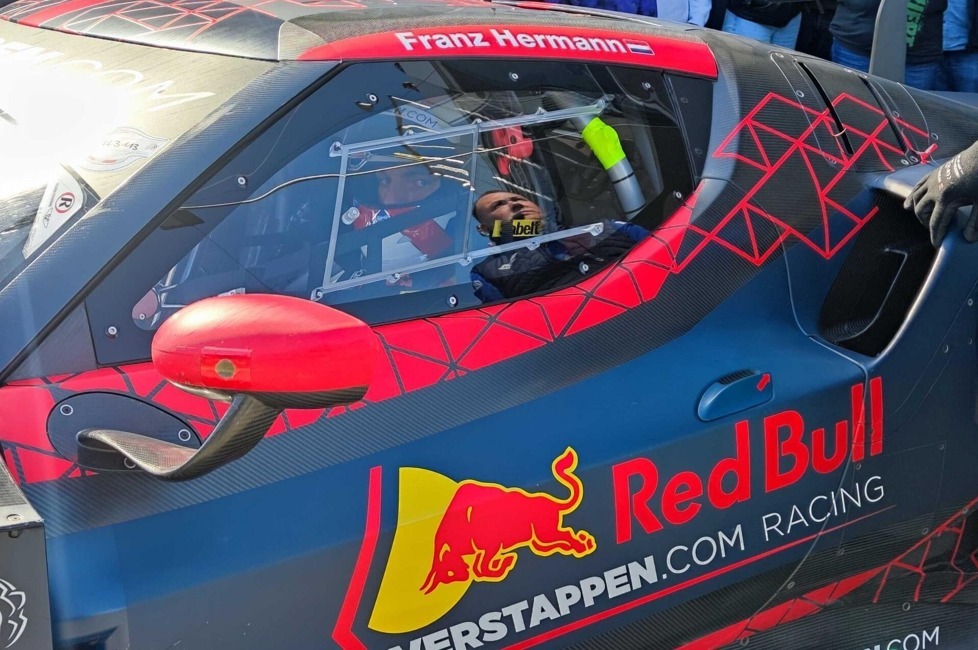 Mit einem Ferrari 296 GT3 fuhr Formel-1-Weltmeister Max Verstappen bei Testfahrten auf der Nürburgring-Nordschleife