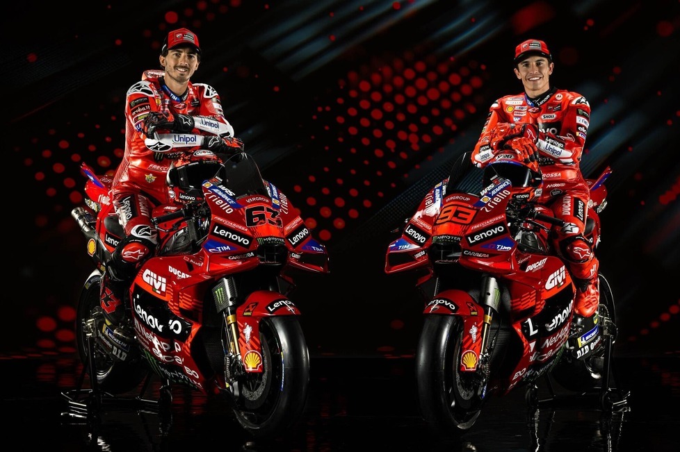 Fünf Marken und elf Teams treten in der MotoGP-Saison 2025 gegeneinander an: Wir stellen ihre Fahrer und Motorräder in Bildern vor