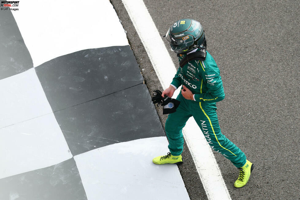 Lance Stroll (Redaktion: 3) - Wir haben ihn schlechter gesehen, weil er zunächst durch die Strategie nach vorne kam, am Ende dann aber völlig einbrach. Selbst in der letzten Runde verlor er noch einen Platz an Gasly im Alpine. Damit war die 2 bei uns dann endgültig weg.
