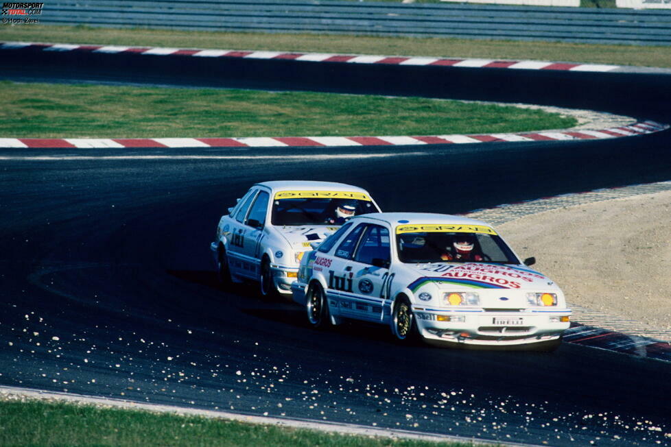 1985 wurde das Siegerland-Flugplatzgelände für ein einziges DTM-Rennen genutzt. Der temporäre Rundkurs, auf dem sowohl vorher als auch hinterher noch Autorennen stattfanden, war ein Paradebeispiel für die Anfangsphase der DTM, in der auch ungewöhnliche Austragungsorte ihren Platz fanden. (Das Bild zeigt den Nürburgring)