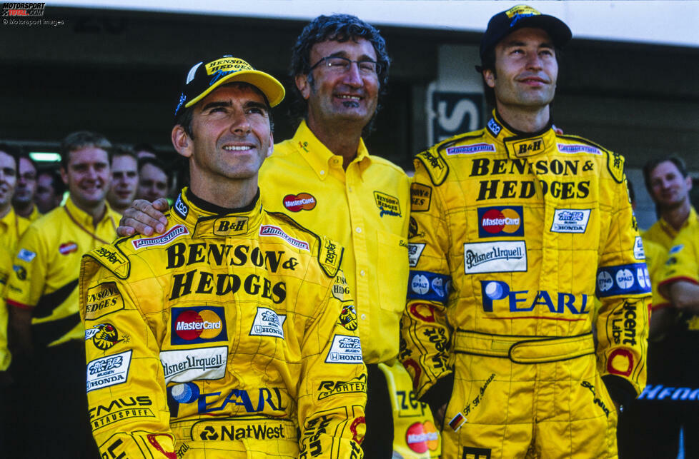 Heinz-Harald Frentzen (Damon Hill): Ein weiterer Deutscher in unserer Liste. 1999 schlägt seine große Stunde, als er mit Jordan lange um die WM kämpft und am Ende des Jahres mit zwei Siegen Gesamtdritter wird. Seinen Teamkollegen und Weltmeister von 1996 schickt er auf WM-Rang zwölf mit nur sieben Pünktchen dabei in die Formel-1-Rente.