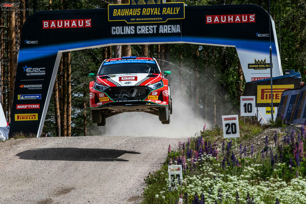 Nach dem Umzug des WRC-Laufs in Schweden wird rund um Karlstad nun im Sommer auf Schotter gefahren. Was der Flugshow am 