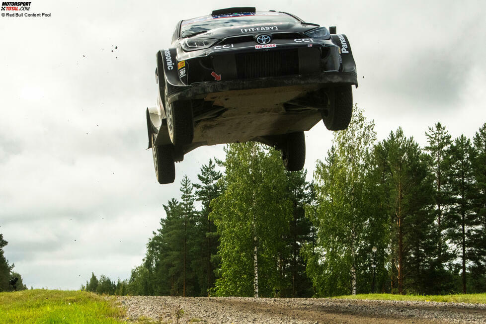 Die Sprünge eröffnen immer wieder außergewöhnliche Motive. Wann hat man schon einmal Gelegenheit, den Unterboden eines Rallyeautos in Augenschein zu nehmen?
