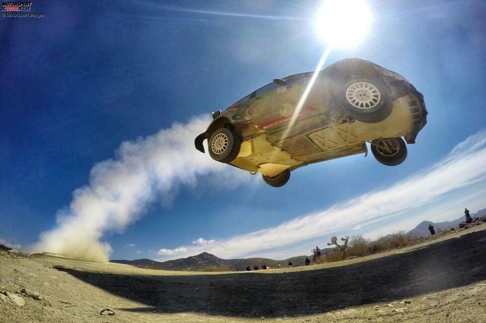 Nur fliegen ist schöner: Dieses Motto gilt regelmäßig auch für die Piloten der Rallye-WM. Weite Sprünge sorgen immer wieder für spektakuläre Bilder. Wir zeigen einige der schönsten.