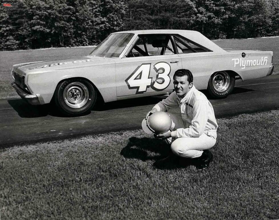 1967: Richard Petty gewinnt zehn NASCAR-Rennen in Folge und wird endgültig zum 