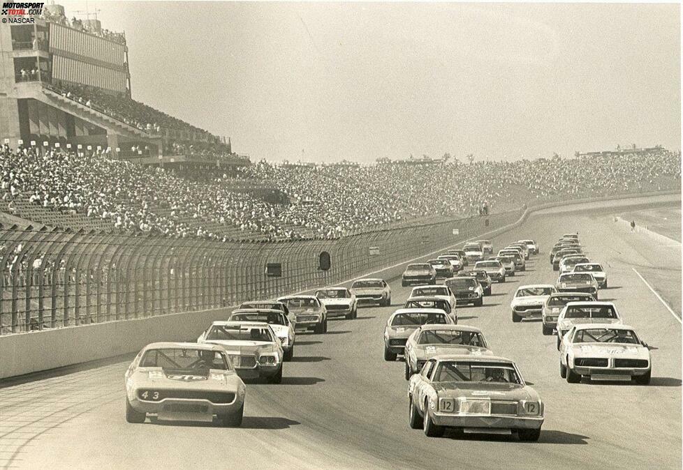 Irgendwann in den 1970er-Jahren: Start auf dem Ontario Speedway in Kalifornien - Richard Petty vorne links
