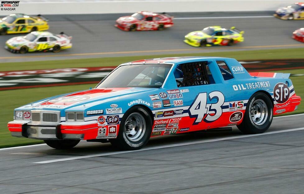 2009: Das berühmte Petty-Auto, mit dem er 1984 seinen 200. Sieg erzielte, dient in Daytona als Pace-Car