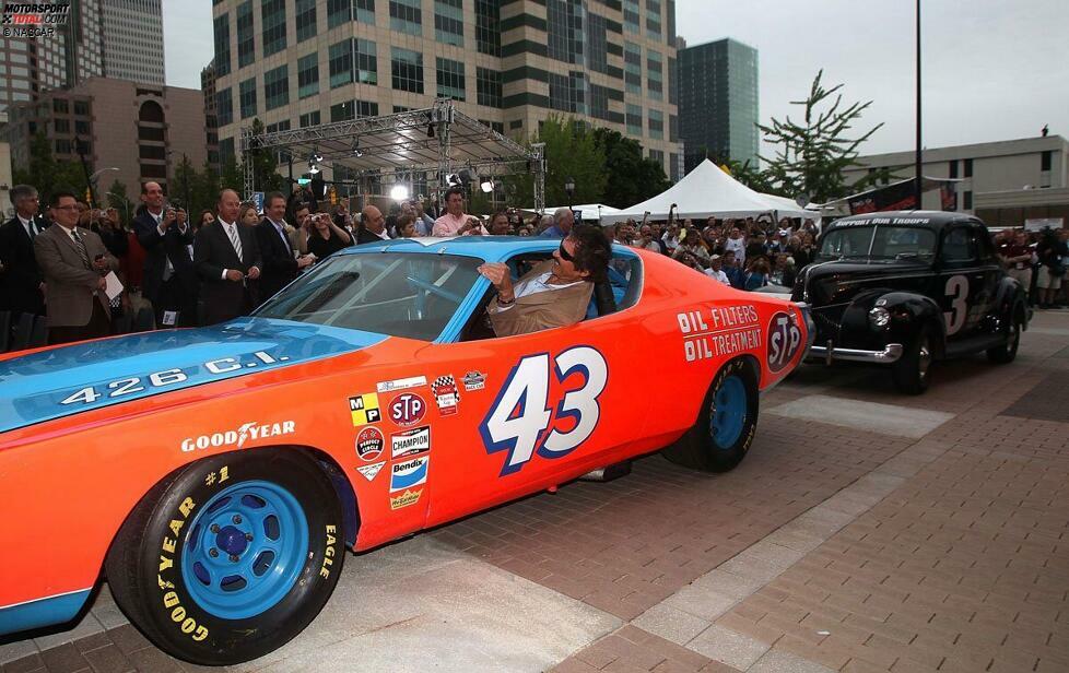 2010: Das Petty-Auto für die Hall of Fame der NASCAR in Charlotte - der 