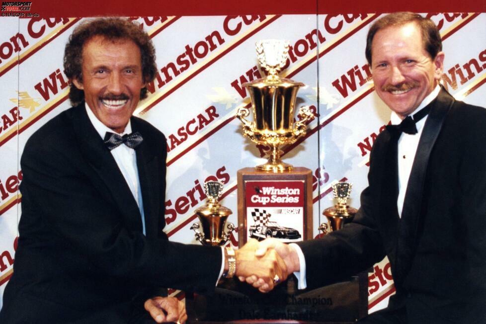 1994: Richard Petty gratuliert Dale Earnhardt zu dessen siebtem NASCAR-Titel